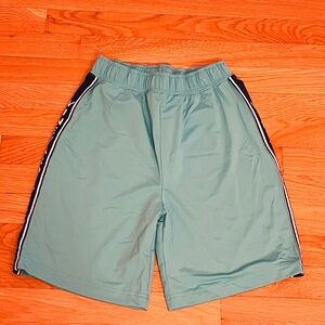 Kids Vineyard Vines  Athletic lacrosse style shorts. Gray with navy, sz M